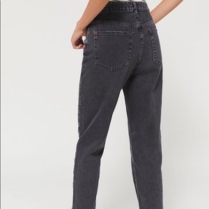 BDG High-Waisted Mom Jean – Washed Black Denim